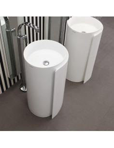 Flaminia MONOROLL Column washbasin in the center of the room