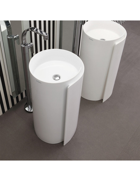 Flaminia MONOROLL Column washbasin in the center of the room