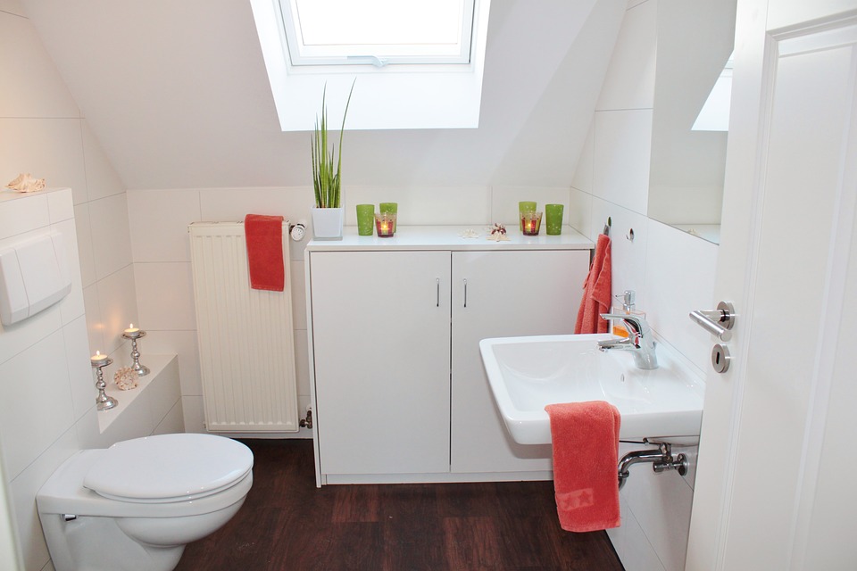 How to make a small bathroom look big: some tricks